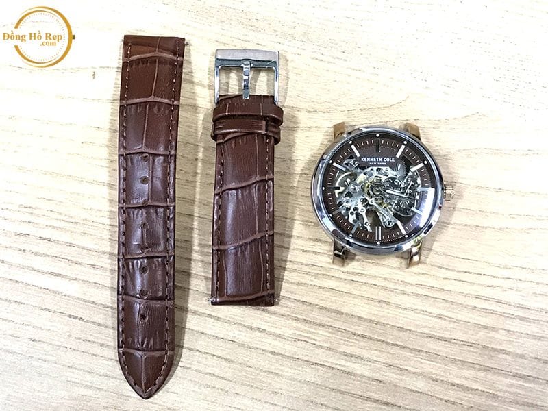 Mách bạn cách thay dây đồng hồ rolex tại nhà chuẩn như thợ 2 Thay-day-dong-ho-rolex (1)