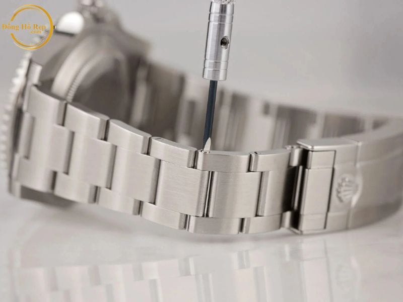 Mách bạn cách thay dây đồng hồ rolex tại nhà chuẩn như thợ 4 Thay-day-dong-ho-rolex (4)