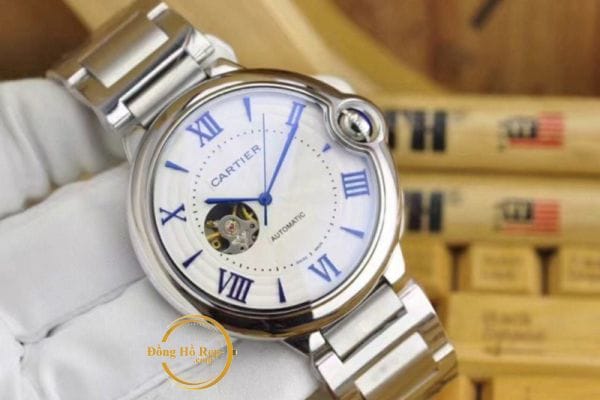 Những điều cần biết về đồng hồ Cartier Trung Quốc 2 Chỉ cần nhìn qua là có thể biết được là hàng nhái