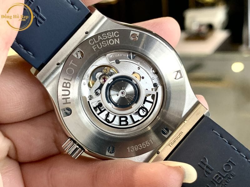 Mat-sau-dong-ho-hublot (1)